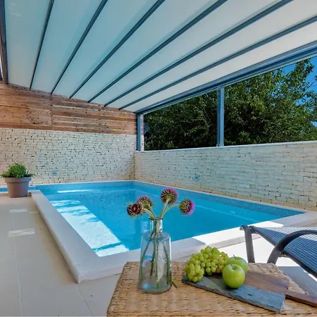 Luxury Villa Lelu With Heated Saltwater Pool, Parking, High Speed Internet, Bbq, Zrnovnica Exterior photo